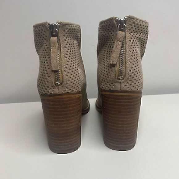 Steve Madden Tan Suede Boots Replay Heeled Ankle Size 8 Taupe Beige - Picture 5 of 8